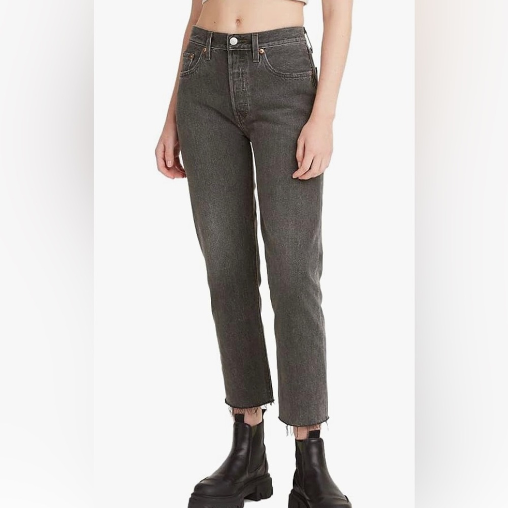 Levis cropped jeans